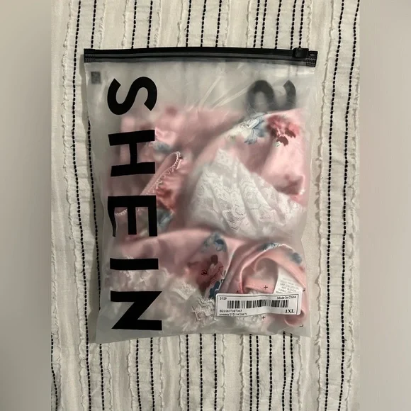 NWT SHEIN Floral and Lace Flirty Pajama Set Size 1XL - Picture 11 of 11